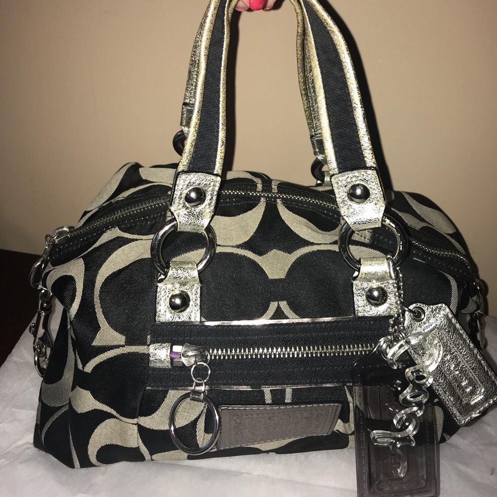 Authentic coach poppy bag! Black/silver! EUC!